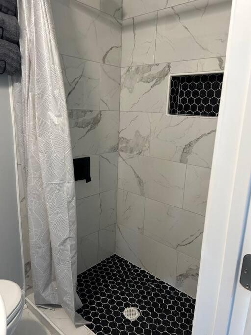 Comfy Lower Lvl Apt With Jetted Tub Near Uptown And Unc ชาร์ล็อต ภายนอก รูปภาพ