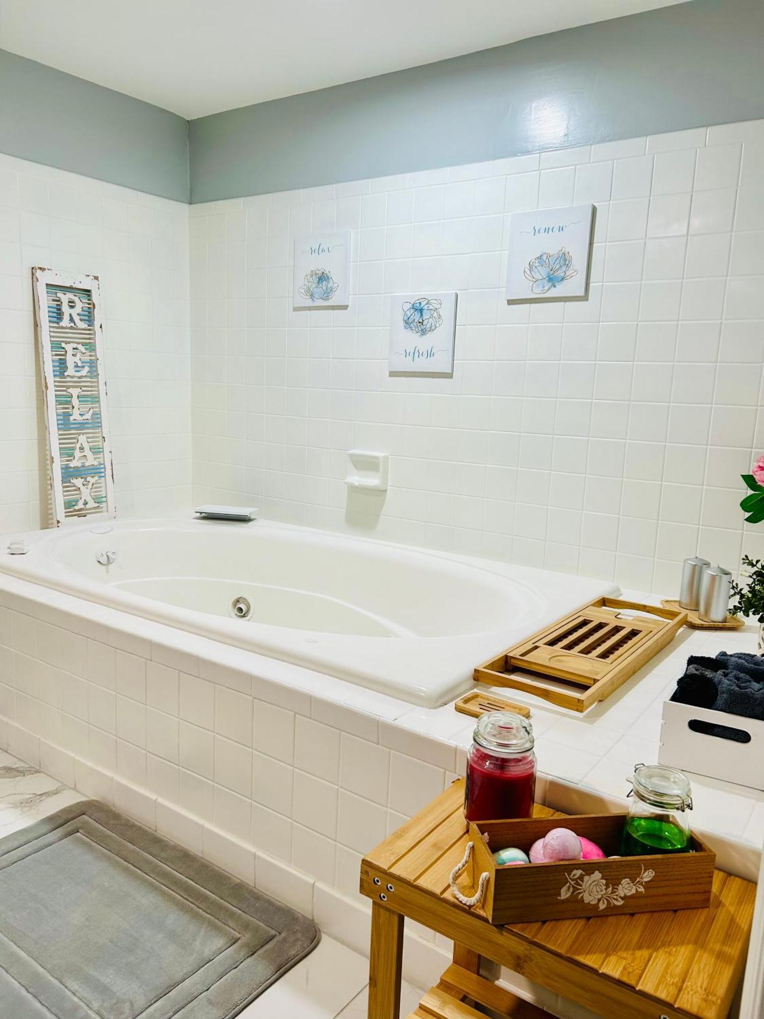 Comfy Lower Lvl Apt With Jetted Tub Near Uptown And Unc ชาร์ล็อต ภายนอก รูปภาพ