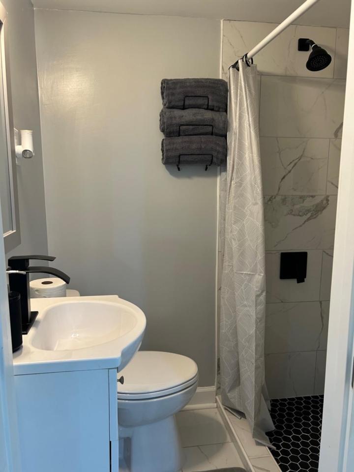 Comfy Lower Lvl Apt With Jetted Tub Near Uptown And Unc ชาร์ล็อต ภายนอก รูปภาพ