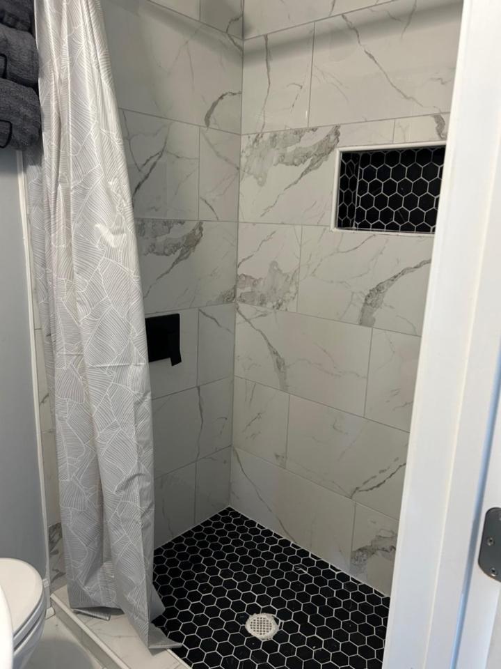 Comfy Lower Lvl Apt With Jetted Tub Near Uptown And Unc ชาร์ล็อต ภายนอก รูปภาพ